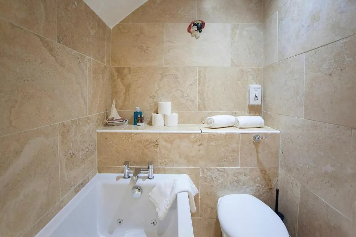 The Roof Terrace Maisonette - City Centre Bath