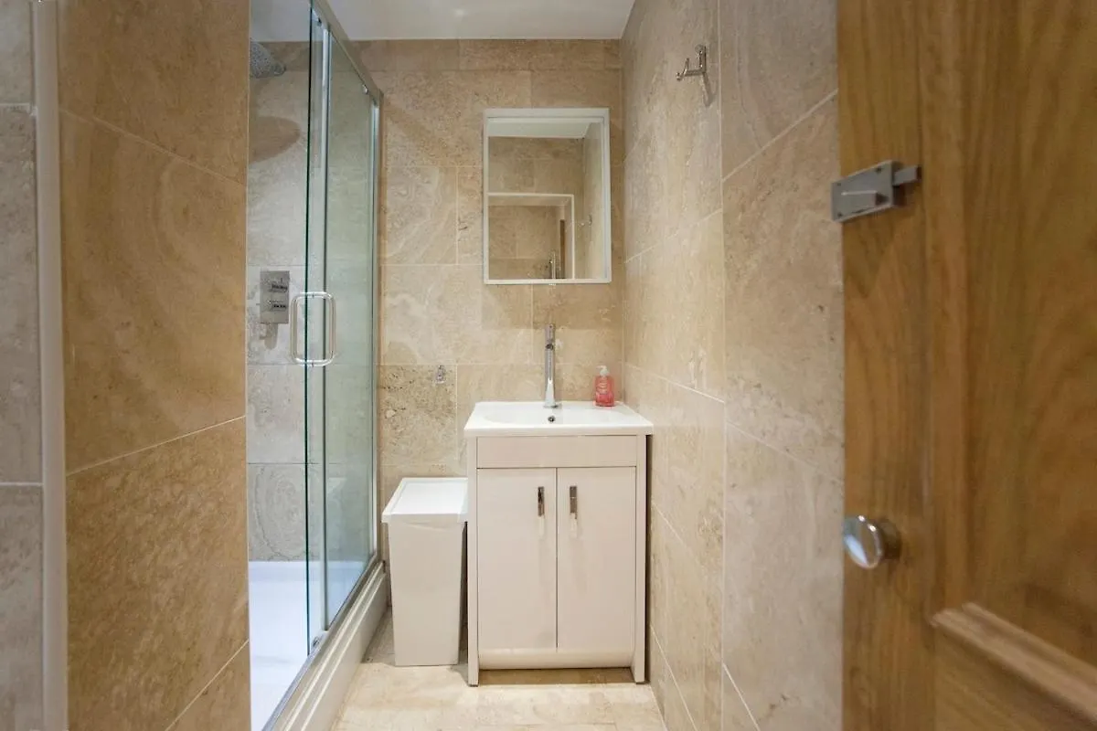 The Roof Terrace Maisonette - City Centre Bath 0*,