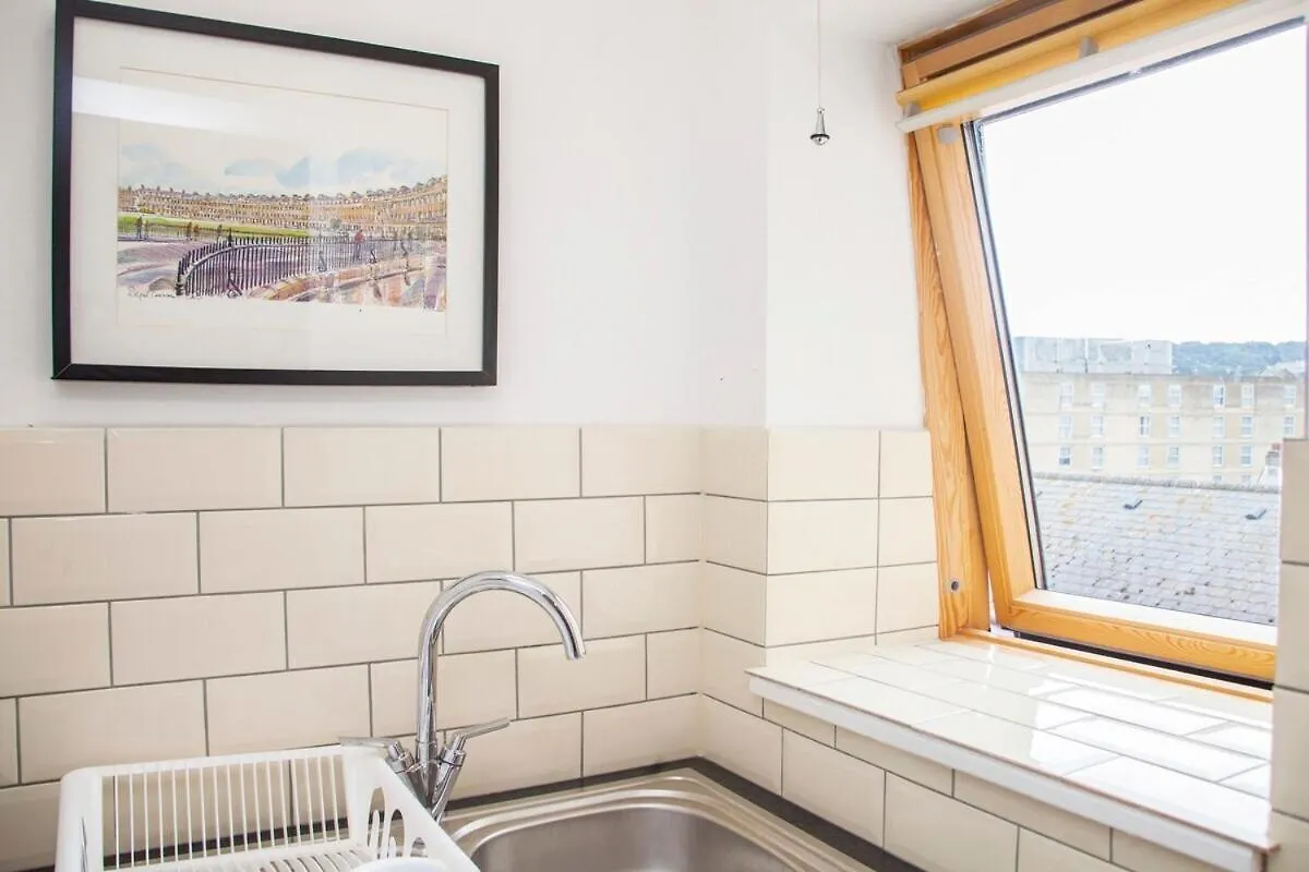 The Roof Terrace Maisonette - City Centre Bath Apartment