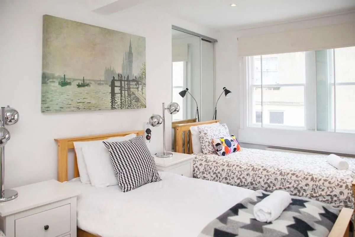 The Roof Terrace Maisonette - City Centre Bath Apartment